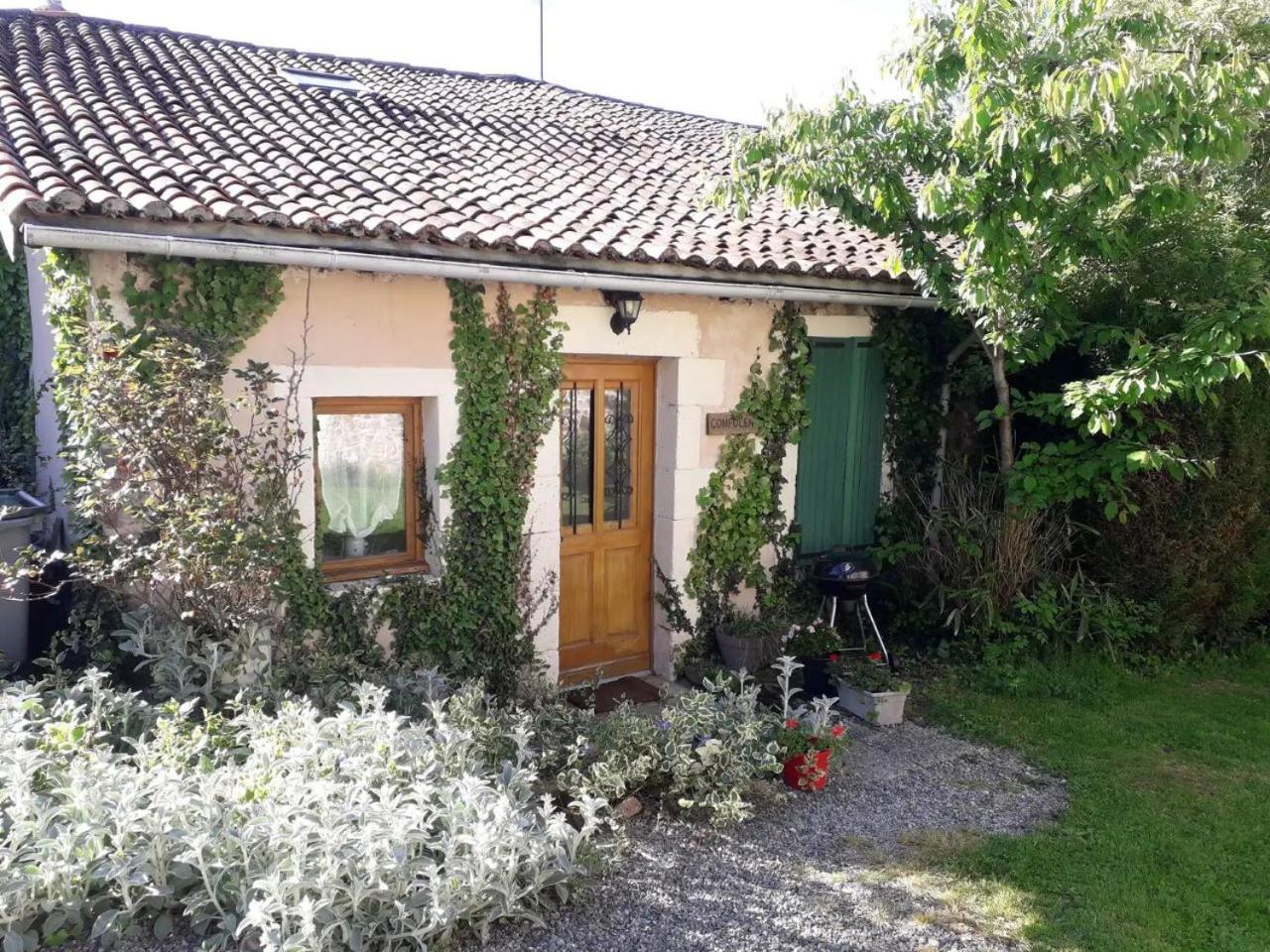 Tranquille Vienne Gites A Chirac Dept Charente Екстер'єр фото